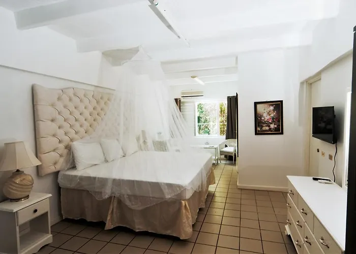 Pineapplesuites * Ocho Rios