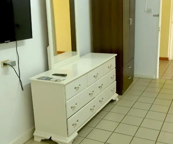 Pineapplesuites Hotel *