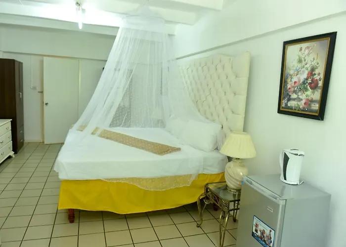 Pineapplesuites *