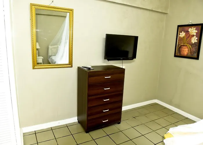 Pineapplesuites *