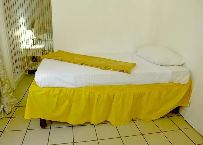 Pineapplesuites Hotel *